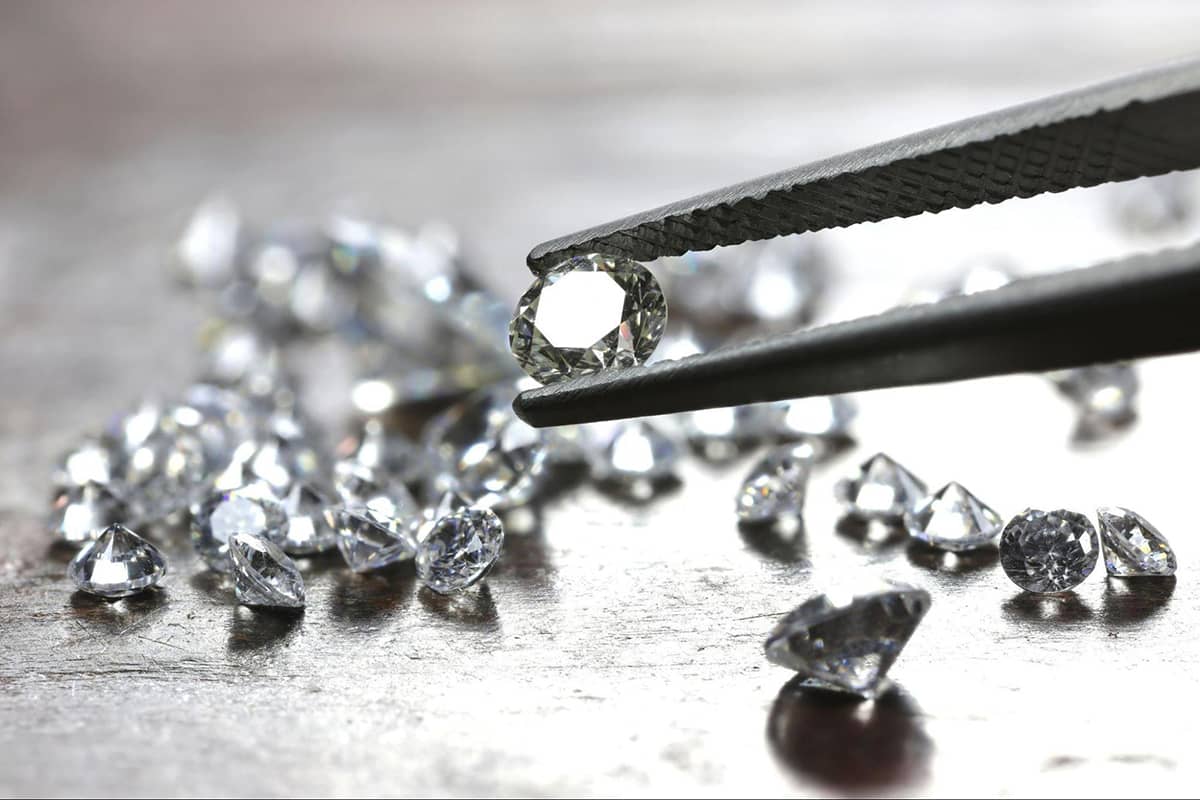 e Glittering Facets of Diamonds